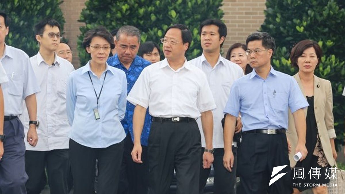 政大選舉研究中心線上調查顯示,民眾對政府救難應變信心顯然不足。(圖為行政院長江宜樺主持中元普渡/林韶安攝) 政大選舉研究中心線上調查顯示,民眾對政府救難應變信心顯然不足。(圖為行政院長江宜樺主持中元普渡/林韶安攝)