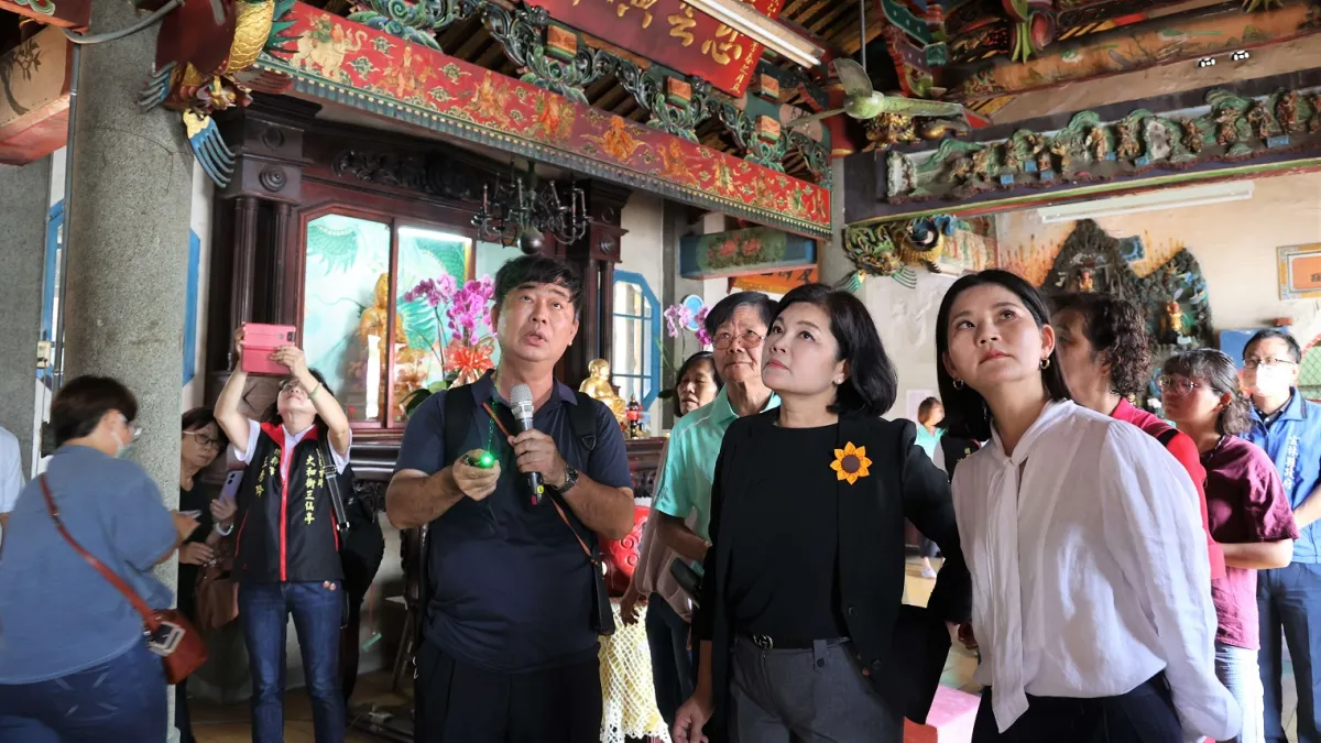 雲林縣長張張麗善前往縣定古蹟斗六真一寺聽取修復工程介紹。(圖/雲林縣政府文化觀光處提供)