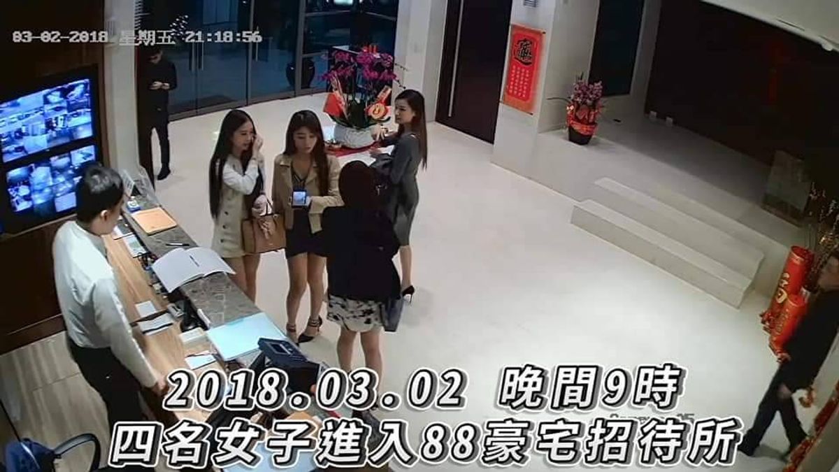 吹哨者保護協會披露,2018年3月2日警方臨檢後,當晚即有4名女子進去88豪宅招待所。(台灣公益揭弊暨吹哨者保護協會提供) 吹哨者保護協會披露,2018年3月2日警方臨檢後,當晚即有4名女子進去88豪宅招待所。(台灣公益揭弊暨吹哨者保護協會提供)