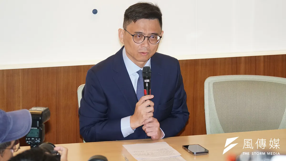 民進黨立委賴瑞隆(見圖)力爭高雄市長初選出線,卻因對兒子涉校園霸凌處理不當影響選情。(蔡親傑攝) 民進黨立委賴瑞隆(見圖)力爭高雄市長初選出線,卻因對兒子涉校園霸凌處理不當影響選情。(蔡親傑攝)