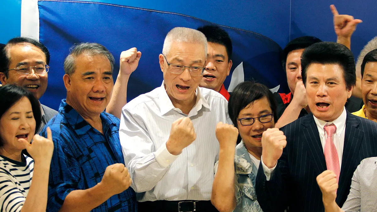 吳敦義接任黨主席,除了讓國民黨告別過去的沉重包袱之外,更要帶領支持者重振往日雄風,打贏2018甚至是2020年的選舉,重新拿回執政權。(AP)