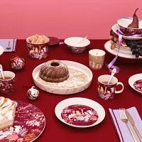 ムーミン アラビアは80周年を記念し、冬季限定コレクション「Ice Swimming」と「Festive Moments」を10月から順次発売する。(写真/ムーミン アラビア提供) ムーミン アラビアは80周年を記念し、冬季限定コレクション「Ice Swimming」と「Festive Moments」を10月から順次発売する。(写真/ムーミン アラビア提供)