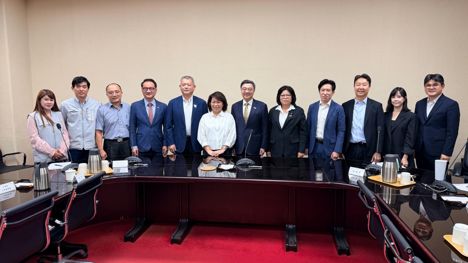 選前敏感時機!黃敏惠、王美惠一同見卓榮泰談嘉義交通