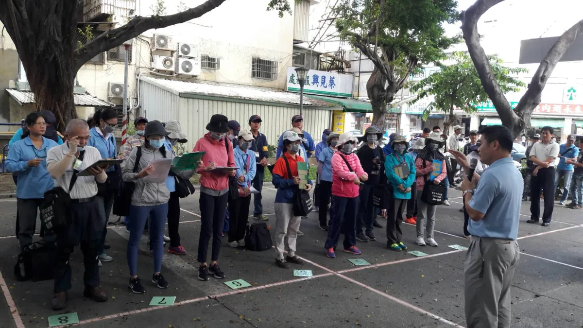 市府防疫團隊除請個案防蚊隔離至9月12日,並已執行其居住地及活動地點周邊地毯式孳生源清除及50公尺室內外噴藥防治。(高市府衛生局提供)