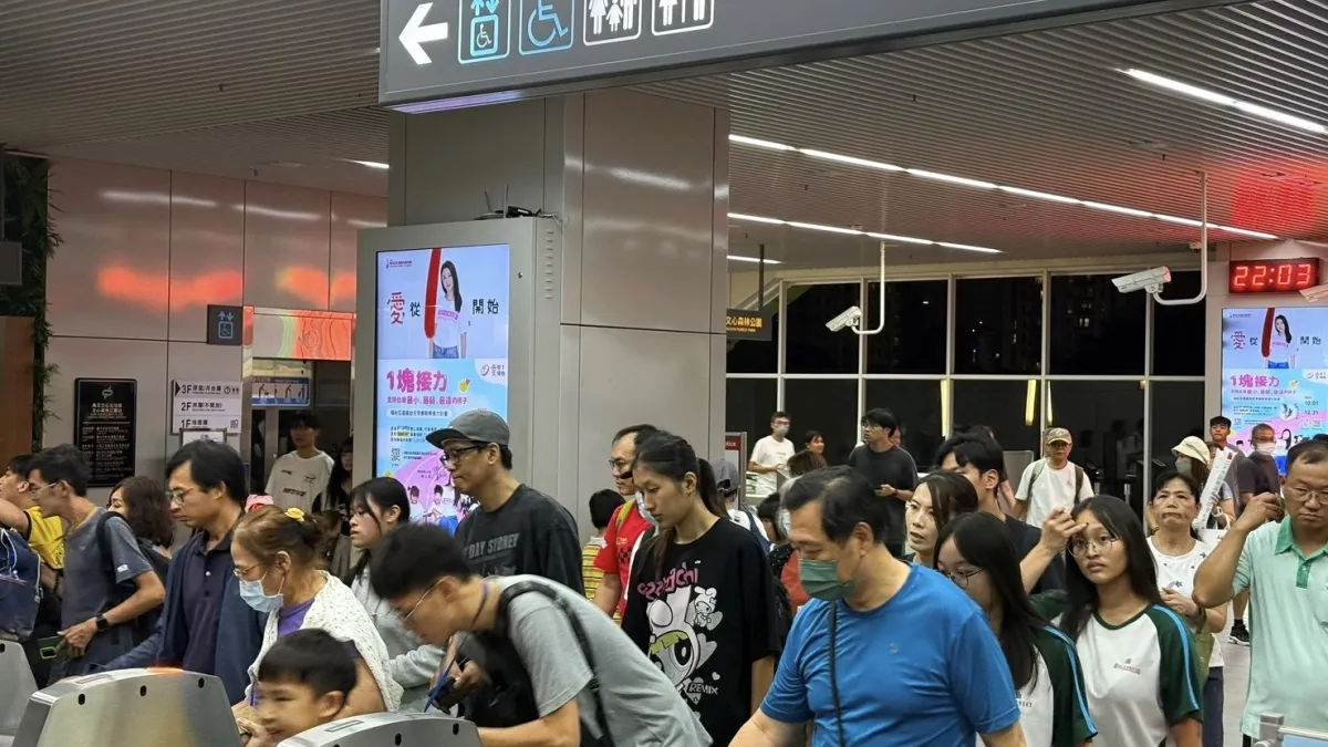 中捷綠線運量屢創佳績顯示搭乘捷運已成為民眾的日常。(圖/台中市政府)