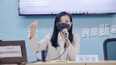 資策會指民眾黨新竹市長候選人高虹安任職期間隱匿在美唸博士進修、於科智企業不當兼職,高虹安26日上午在民眾黨中央黨部召開記者會。(高虹安競辦提供)