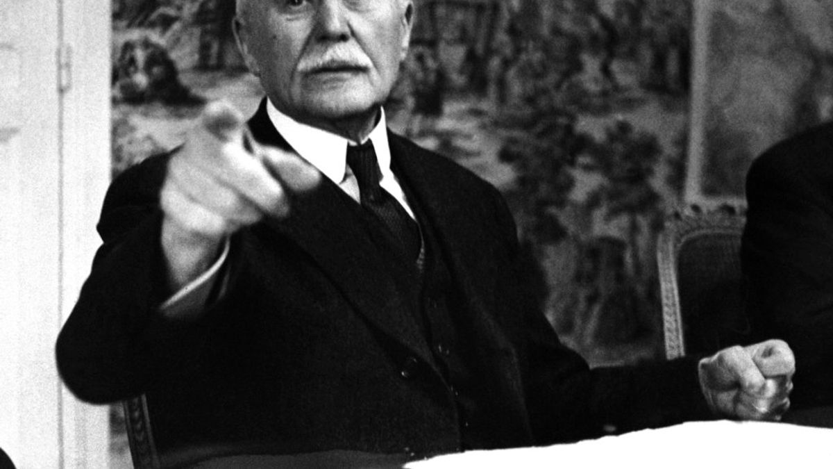 第一次世界大戰率領法軍打贏「凡爾登之役」的貝當元帥,二戰淪為納粹傀儡政權維琪政府總理,協助迫害猶太人。(AP) 第一次世界大戰率領法軍打贏「凡爾登之役」的貝當元帥,二戰淪為納粹傀儡政權維琪政府總理,協助迫害猶太人。(AP)