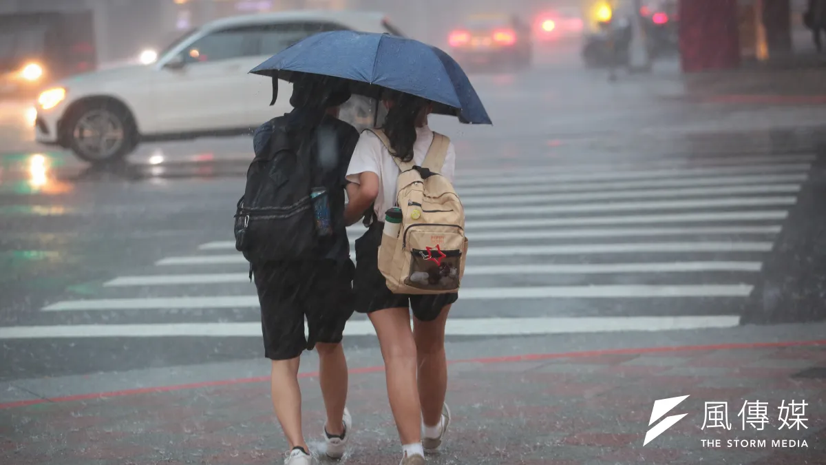 氣象局表示,強颱「軒嵐諾」將帶來豐沛雨量。(資料照/顏麟宇攝)