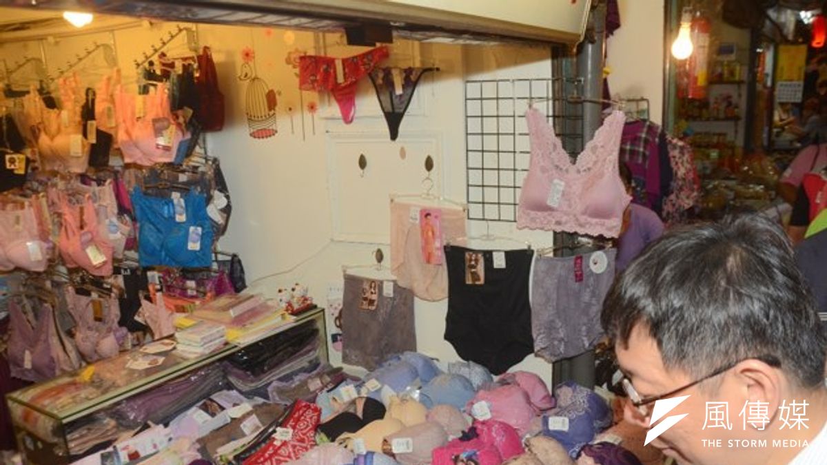 連勝文陣營下午表示,柯文哲的道歉充斥著但書,看不出柯是真心想道歉的誠意,再次譴責柯文哲,要求柯公開道歉。(宋小海攝) 連勝文陣營下午表示,柯文哲的道歉充斥著但書,看不出柯是真心想道歉的誠意,再次譴責柯文哲,要求柯公開道歉。(宋小海攝)