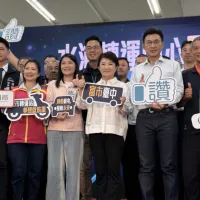 台中市長盧秀燕主持水湳轉運中心啟用活動,強調打造「七轉七接」交通樞紐。(圖/王秀禾攝) 台中市長盧秀燕主持水湳轉運中心啟用活動,強調打造「七轉七接」交通樞紐。(圖/王秀禾攝)