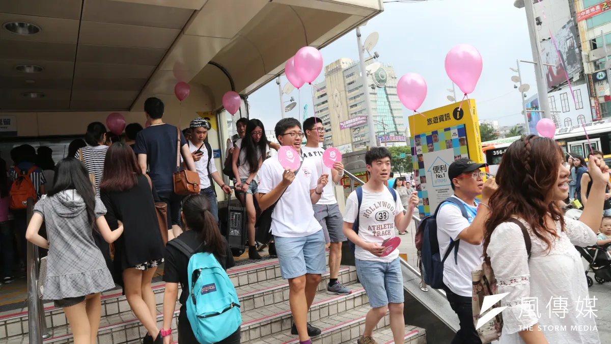 正值暑期學生打工潮,年輕學生須注意自身的權益。圖為台大學生會活動,與新聞事件無關。(資料照,吳逸驊攝)