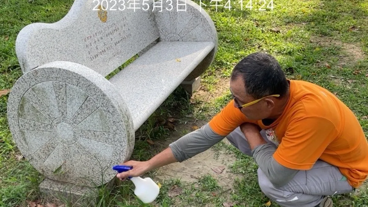 針對「疣胸琉璃蟻」出沒公園,目前已噴灑皂素,封堵疣胸琉璃蟻可能進出的裂縫和縫隙。(圖/台中市政府)