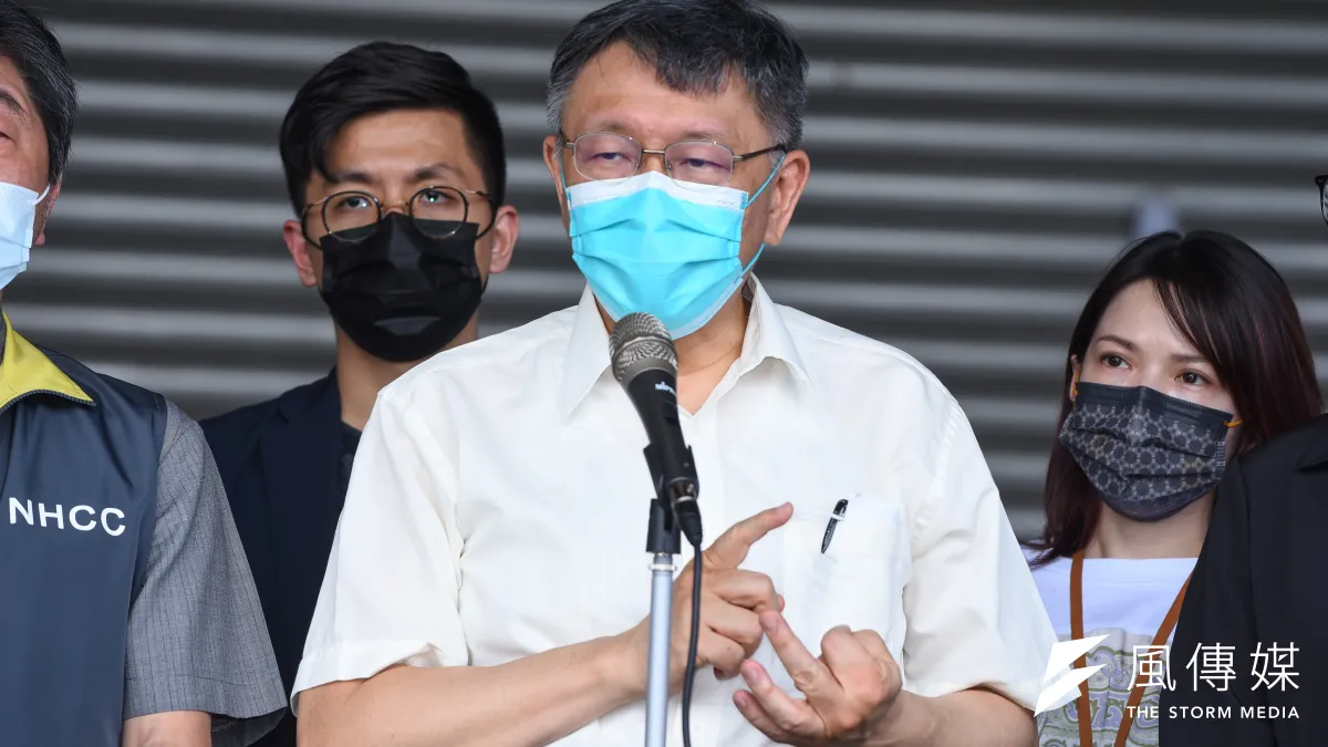 台大婦產科重症名醫施景中批,北市曾經不疫調、不匡列「拿全台北市民做賭注、荒腔走板」,遭北市府反嗆「完全是錯誤的假消息」。(資料照,顏麟宇攝)