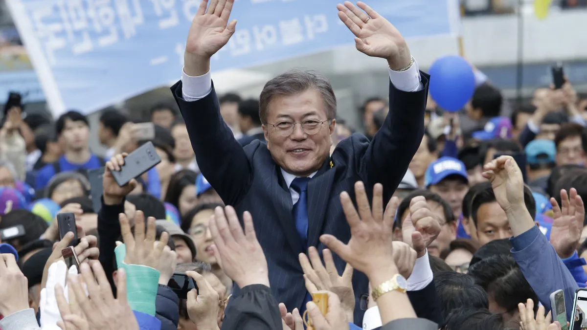 南韓共同民主黨候選人文在寅受到年輕選民支持(AP)