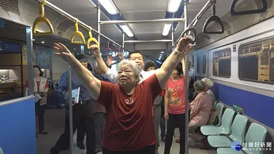 中正老人日照中心開幕 仿捷運車廂訓練體適能