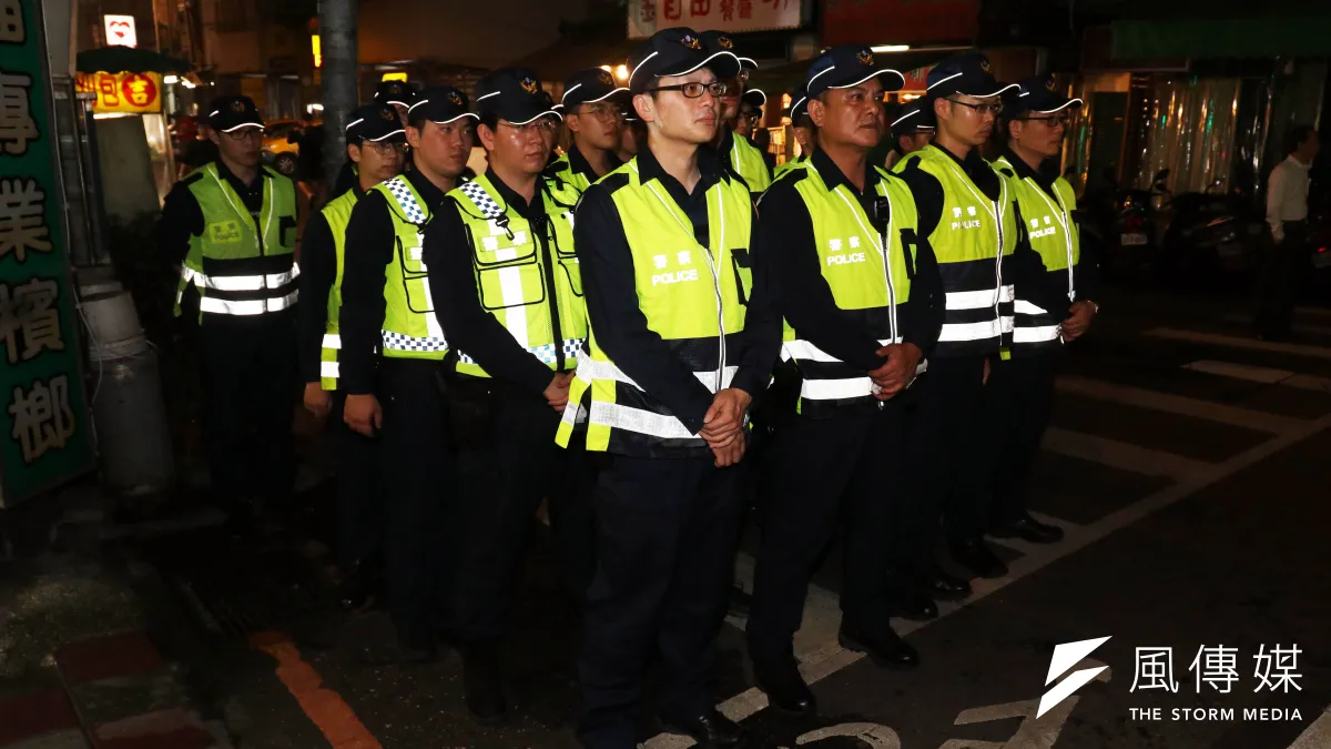 基層警察平常事務繁雜,如今原本刑事體系擔負重任的網路緝毒也要他們做,但又沒相關訓練,引發反彈。示意圖,與新聞個案無關。(資料照,蘇仲泓攝)