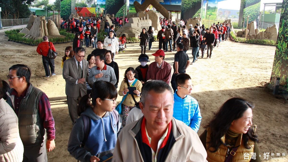 南投國際沙雕文化園區揭幕 2小時湧進數千遊客 南投國際沙雕文化園區揭幕 2小時湧進數千遊客