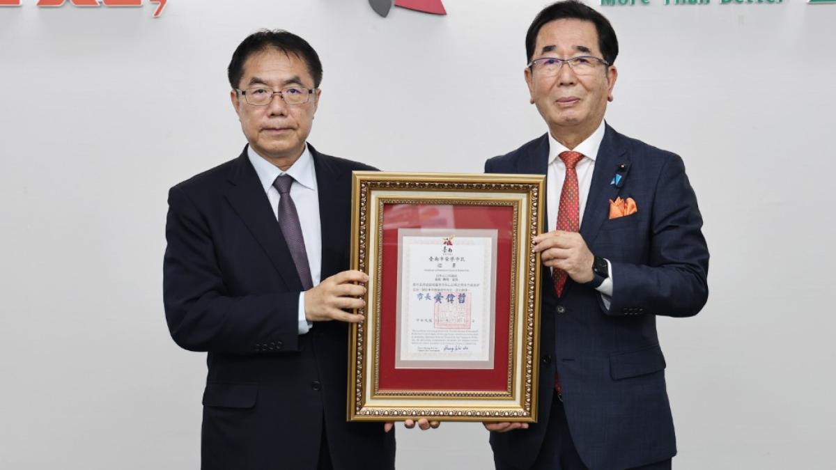 黃偉哲頒贈榮譽市民證書!肯定島田教明議員深化台日城市交流