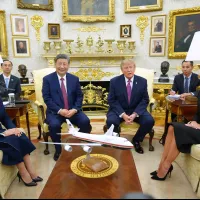 ホワイトハウスで会談する中国の習近平国家主席と米国のトランプ大統領(AP通信) ホワイトハウスで会談する中国の習近平国家主席と米国のトランプ大統領(AP通信)