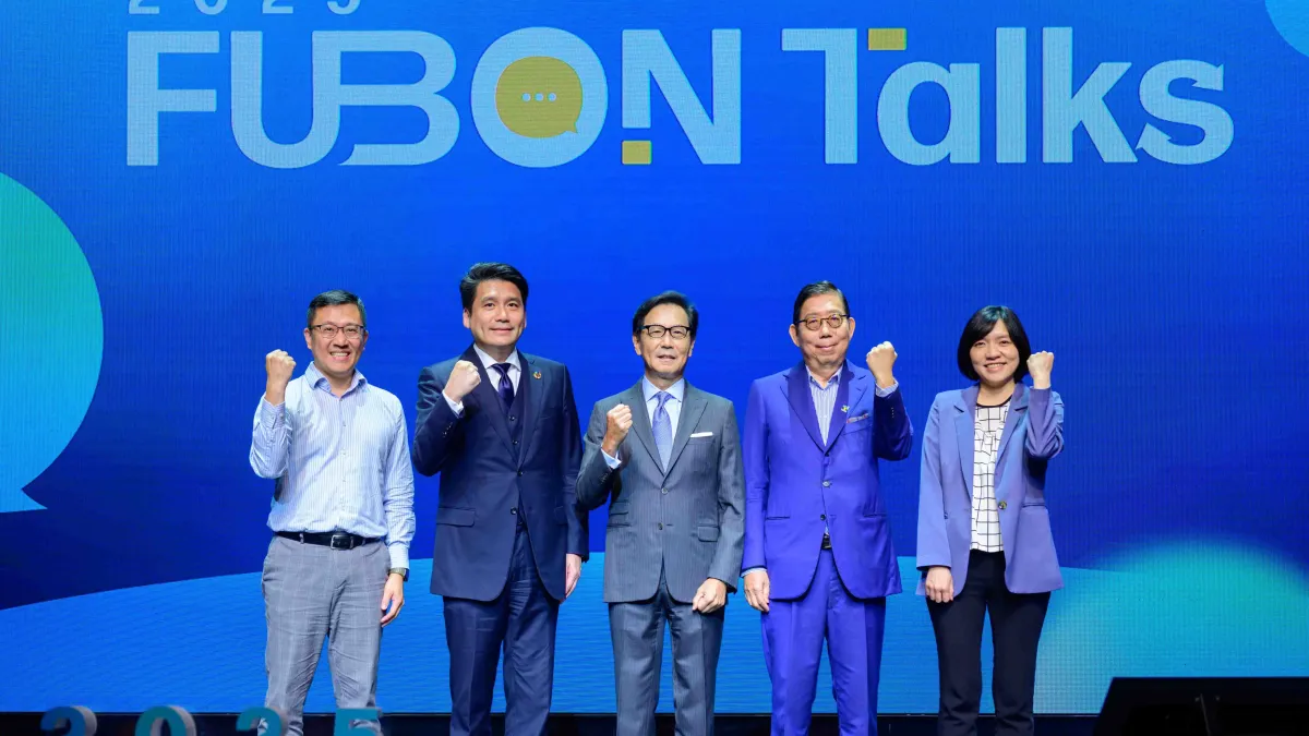 2025 FUBON Talks富邦演說秀14日舉行,優樂地永續服務執行長蔡承璋(左起)、文化大學永續創新學院院長方元沂、富邦集團董事長蔡明忠、富邦金控董事長蔡明興、社企流創辦人兼執行長林以涵,14日共同擔任評審。(富邦金控提供)