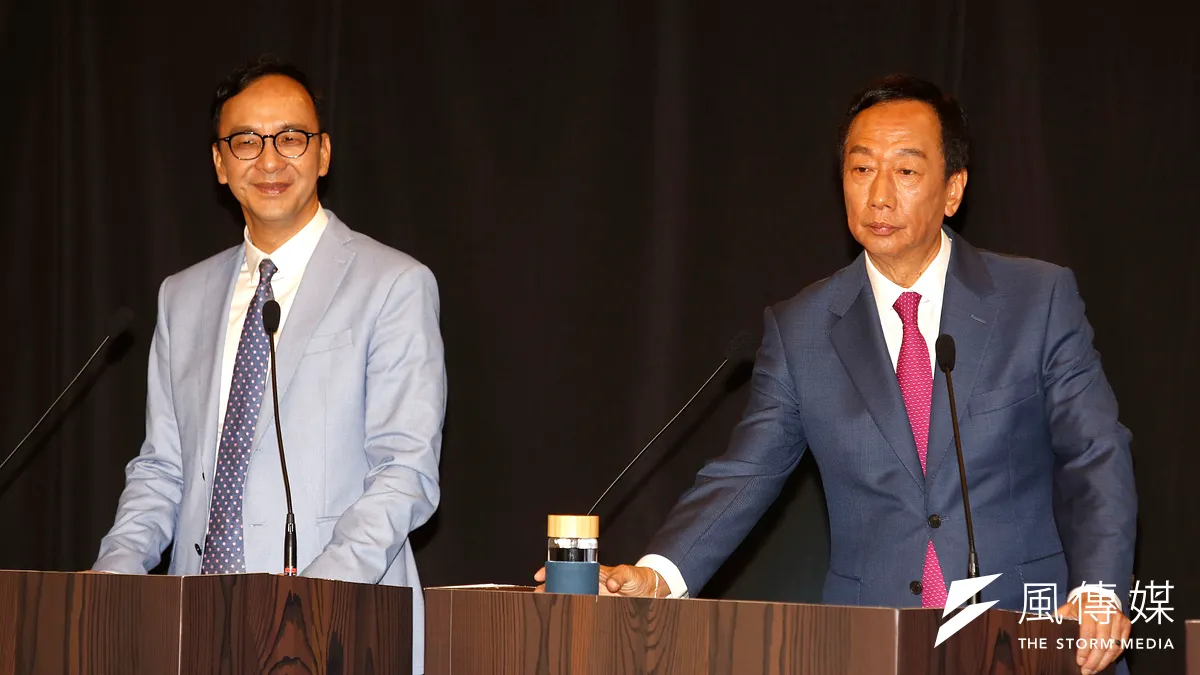 據《風傳媒》掌握,國民黨約在近1個月前,已派出黨務高層跟郭台銘(右)溝通回黨事宜;而一位近郭的企業友人更拋出「郭朱配」說法,引發藍營黨內憂慮。(資料照,郭晉瑋攝) 據《風傳媒》掌握,國民黨約在近1個月前,已派出黨務高層跟郭台銘(右)溝通回黨事宜;而一位近郭的企業友人更拋出「郭朱配」說法,引發藍營黨內憂慮。(資料照,郭晉瑋攝)