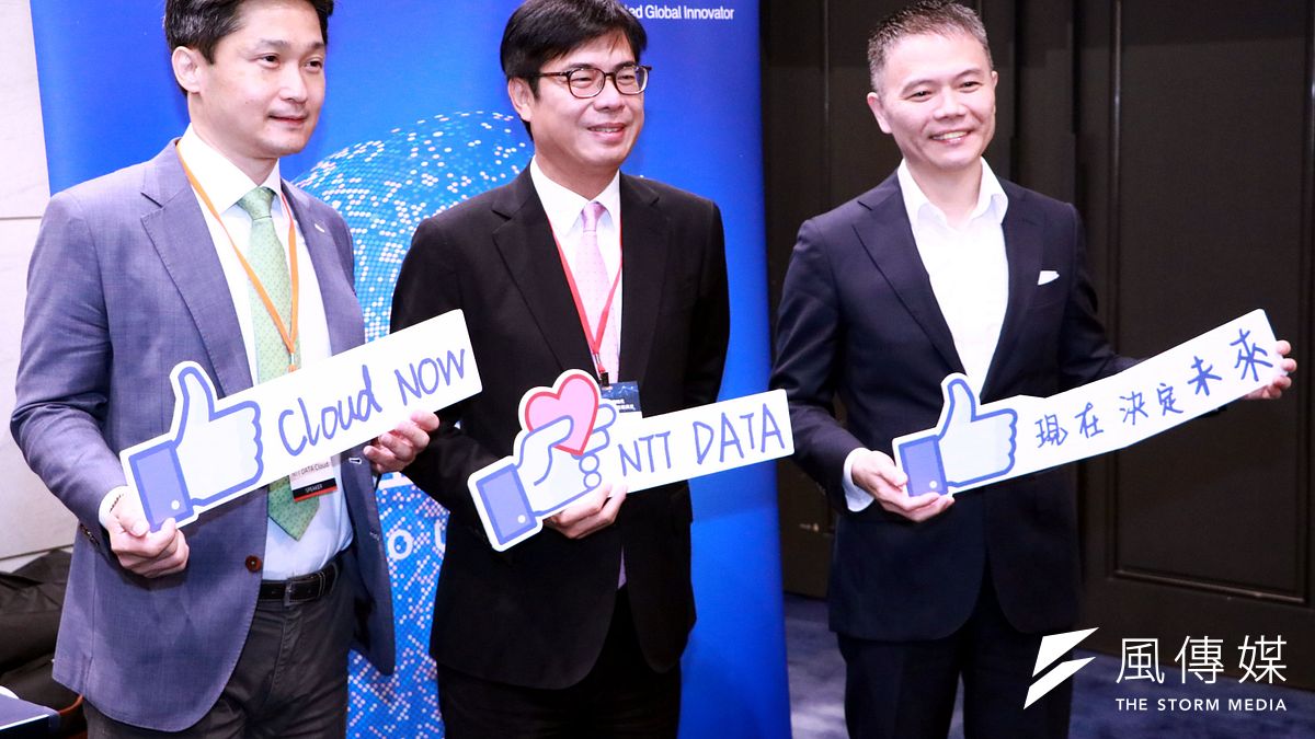 高雄市長陳其邁今(15)日出席亞馬遜網路服務有限公司(AWS)所舉辦的後疫情時代「產業轉型及未來商機講堂」。(圖/徐炳文攝) 高雄市長陳其邁今(15)日出席亞馬遜網路服務有限公司(AWS)所舉辦的後疫情時代「產業轉型及未來商機講堂」。(圖/徐炳文攝)