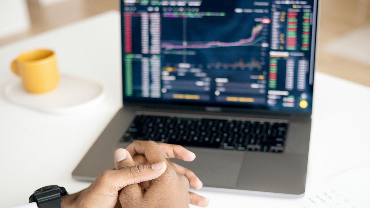 0050回檔讓新手心癢!20歲繼承百萬想一次買進 資深股迷勸退喊「不是錢的問題」