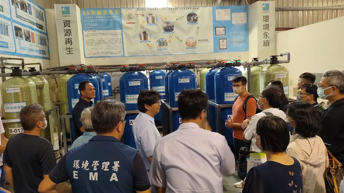 環管署帶領業者觀摩工研院與吉祥電鍍合作提升廢水處理技術。(圖/環境部環境管理署提供)