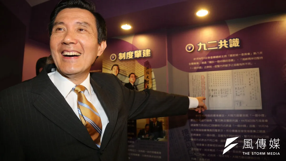 總統府將2016大選緊扣兩岸論述主軸,以確保馬英九在大選中仍有議題主導權。圖為馬英九參加陸委會舉辦的兩岸關係回顧展。(楊子磊攝/影像合成:風傳媒)