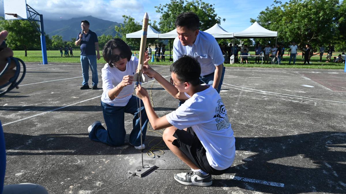 點火發射!台東攜手國家太空中心推動太空人才培育,三天跨域實作「硝糖火箭競賽」