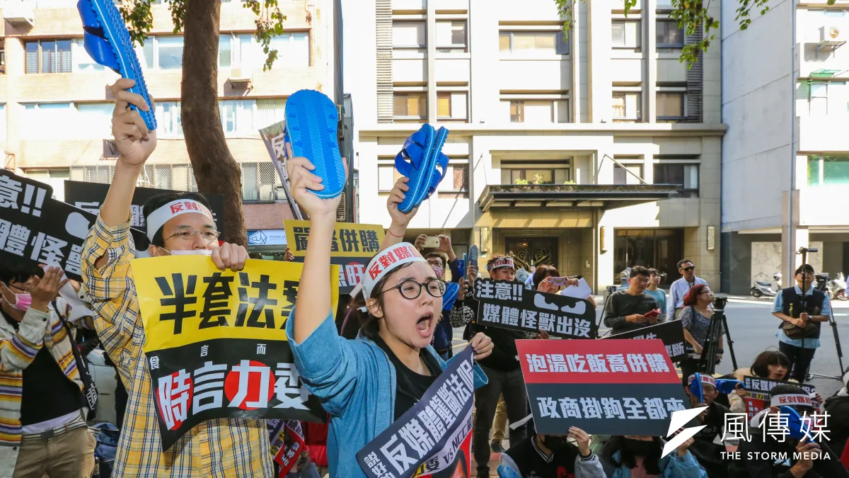 反媒體壟斷法行動聯盟到NCC國家傳播通訊委員會陳情抗議。(資料照/陳明仁攝)