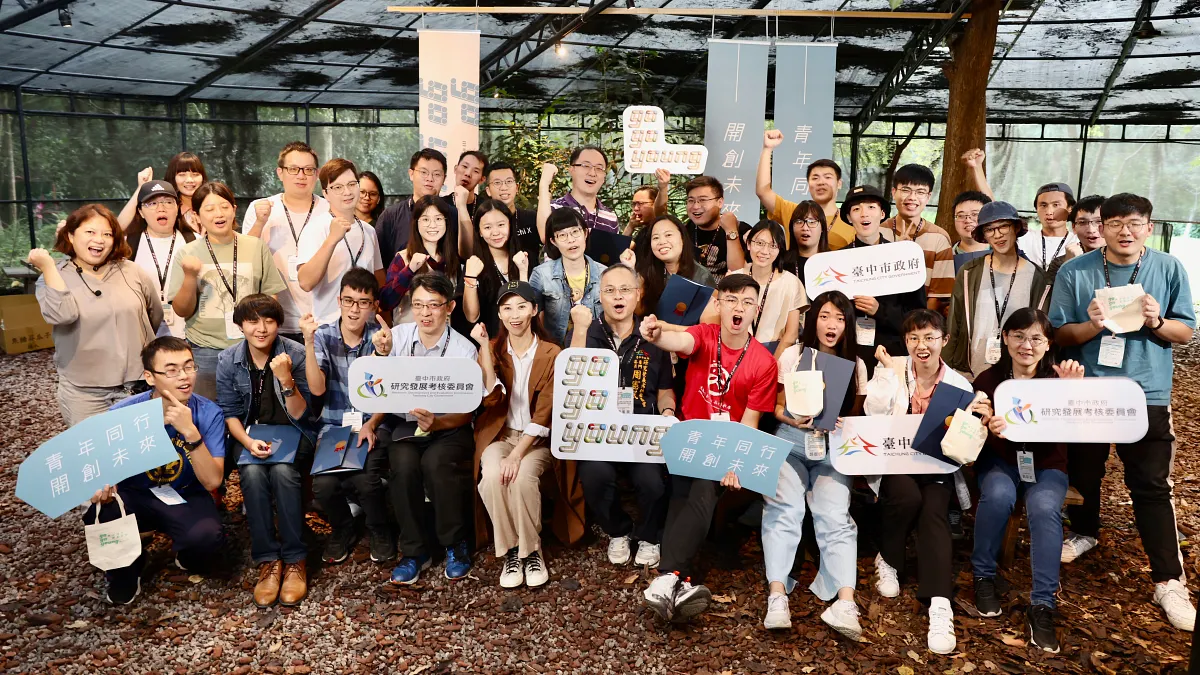 台中青諮委員參訪「勤美學」五感體驗 實踐自然永續。(圖/台中市府提供) 台中青諮委員參訪「勤美學」五感體驗 實踐自然永續。(圖/台中市府提供)