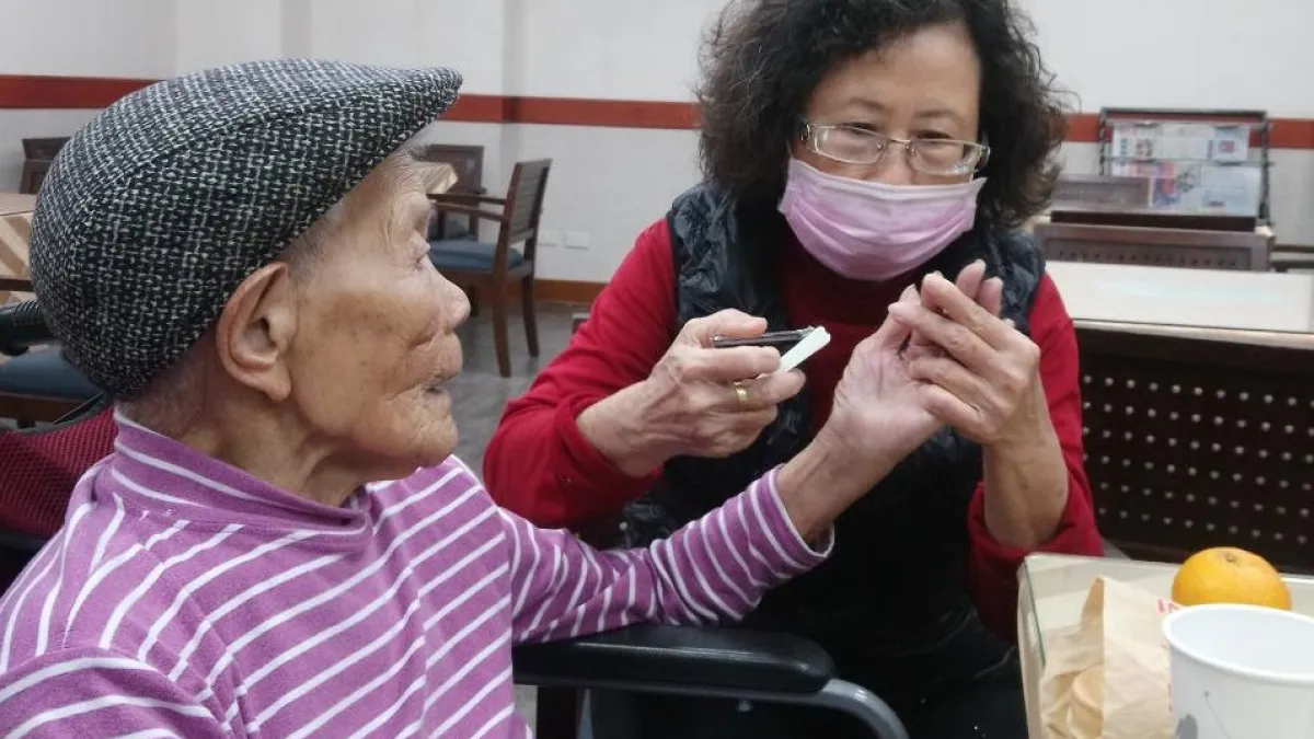 竹北就業中心運用缺工就業獎勵,幫助高齡阿嬤得到工作機會。(圖/勞動力發展署桃竹苗分署提供)