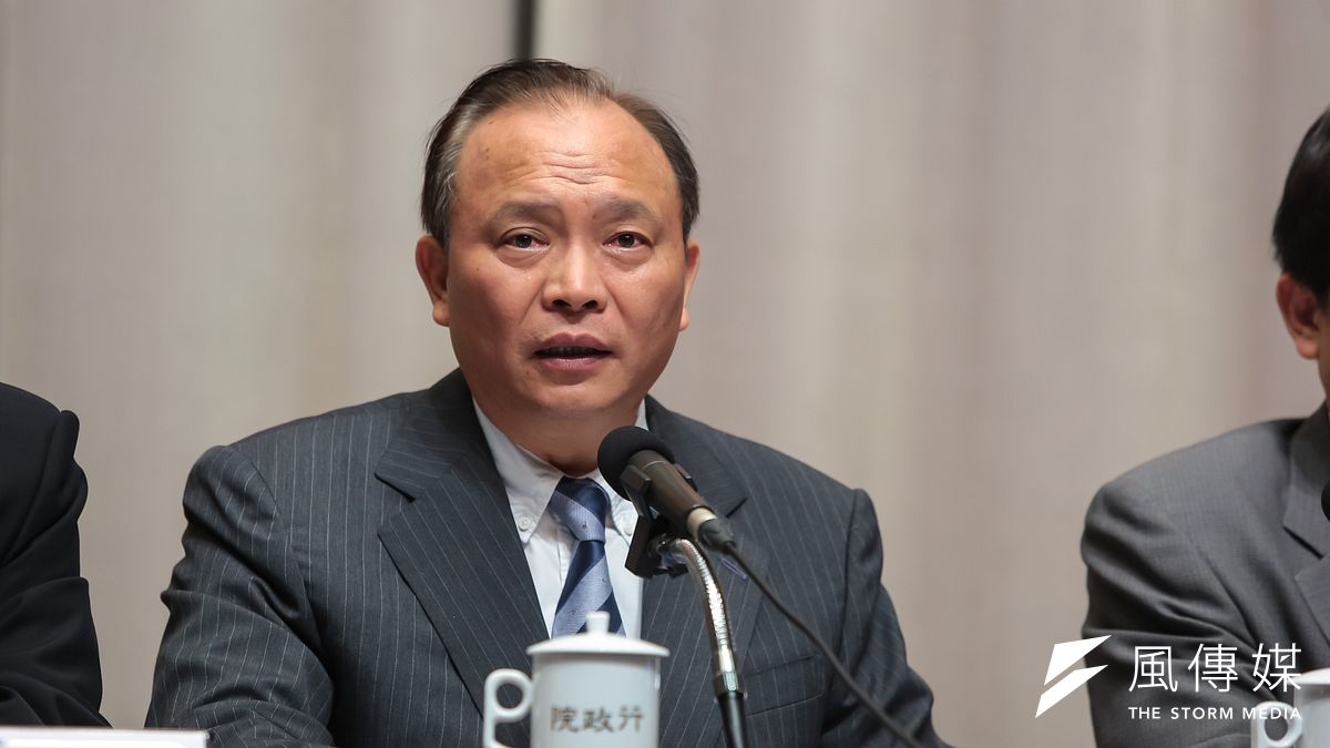 六二暴雨讓菜蟲浮出,林聰賢說要抓菜蟲,但李進勇放炮說是「人民怒火浮出」,抓菜蟲秀可休矣。(資料照片,顏麟宇攝) 六二暴雨讓菜蟲浮出,林聰賢說要抓菜蟲,但李進勇放炮說是「人民怒火浮出」,抓菜蟲秀可休矣。(資料照片,顏麟宇攝)