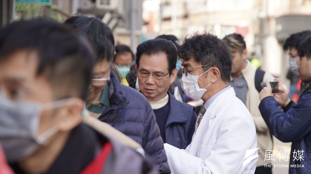 台灣的醫療公衛體系已經位於全世界的前段班,在我們享受這些便利的醫療與堅實的公衛環境時,是否也應該更積極的保護這些提供專業服務的人員與環境呢?(資料照,盧逸峰攝) 台灣的醫療公衛體系已經位於全世界的前段班,在我們享受這些便利的醫療與堅實的公衛環境時,是否也應該更積極的保護這些提供專業服務的人員與環境呢?(資料照,盧逸峰攝)