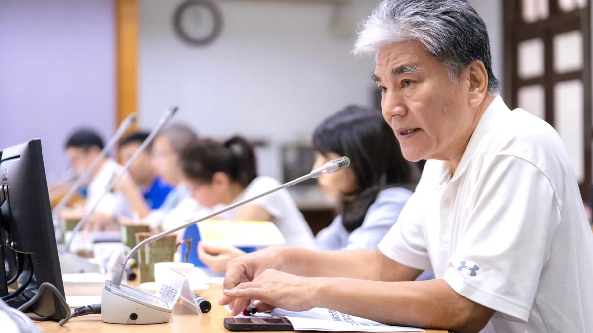 國內土木工程專家李鴻源教授8日出席新竹市立棒球體檢會第4次會議。(圖/新竹市政府提供)