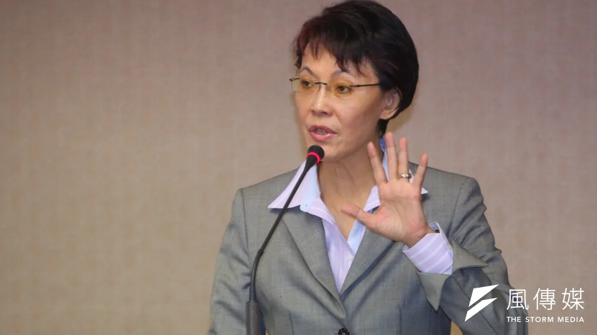 黃昭順23日質詢客委會主委李永得,「你要讓我知道哪3條線比較少人」。(蔡耀徵攝)