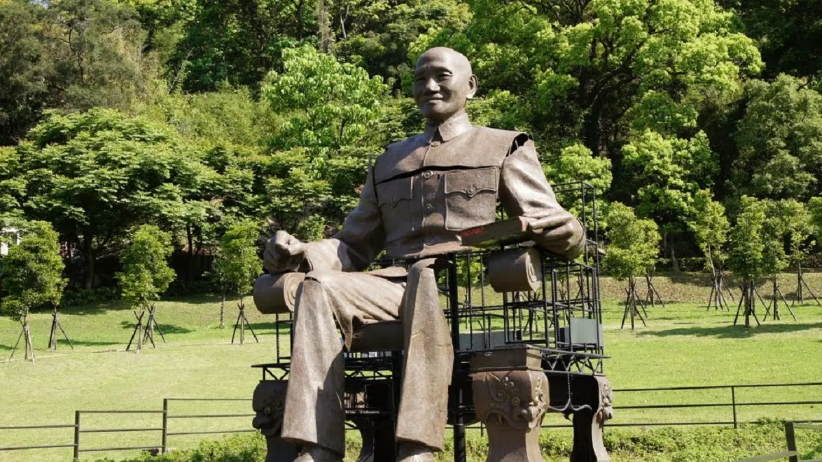 目前課程綱要幾未著墨「轉型正義」課題,一則以喜、一則以憂。喜的是,現實政治鬥爭的糾纏還沒有波及到教育中,憂的是如果沒有深刻的歷史思辨作為基礎,將來放進「轉型正義」課題,能否與現實政治鬥爭的糾纏保持超然的距離呢?(示意照,取目PANORAMIO) 目前課程綱要幾未著墨「轉型正義」課題,一則以喜、一則以憂。喜的是,現實政治鬥爭的糾纏還沒有波及到教育中,憂的是如果沒有深刻的歷史思辨作為基礎,將來放進「轉型正義」課題,能否與現實政治鬥爭的糾纏保持超然的距離呢?(示意照,取目PANORAMIO)