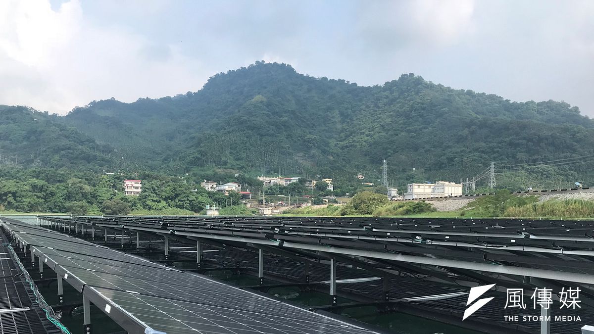 作者認為,臺灣的太陽光電產業已經演化成開發商與金融規劃互相搭配的商業模式,形成一個強勁的內需產業,已經跳脫了製造業的思維,更像房地產業了。(資料照,廖羿雯攝) 作者認為,臺灣的太陽光電產業已經演化成開發商與金融規劃互相搭配的商業模式,形成一個強勁的內需產業,已經跳脫了製造業的思維,更像房地產業了。(資料照,廖羿雯攝)