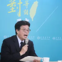 陸委会の邱垂正・主任委員は、中国では4つの法規により台湾住民を「中国公民」と規定していると指摘。台湾企業の関係者、ハイテク技術者、政治評論家、宗教関係者、公務員の5分類は新規定の施行による中国渡航リスクが高いとして警戒を呼びかけた。(資料写真/柯承恵撮影) 陸委会の邱垂正・主任委員は、中国では4つの法規により台湾住民を「中国公民」と規定していると指摘。台湾企業の関係者、ハイテク技術者、政治評論家、宗教関係者、公務員の5分類は新規定の施行による中国渡航リスクが高いとして警戒を呼びかけた。(資料写真/柯承恵撮影)