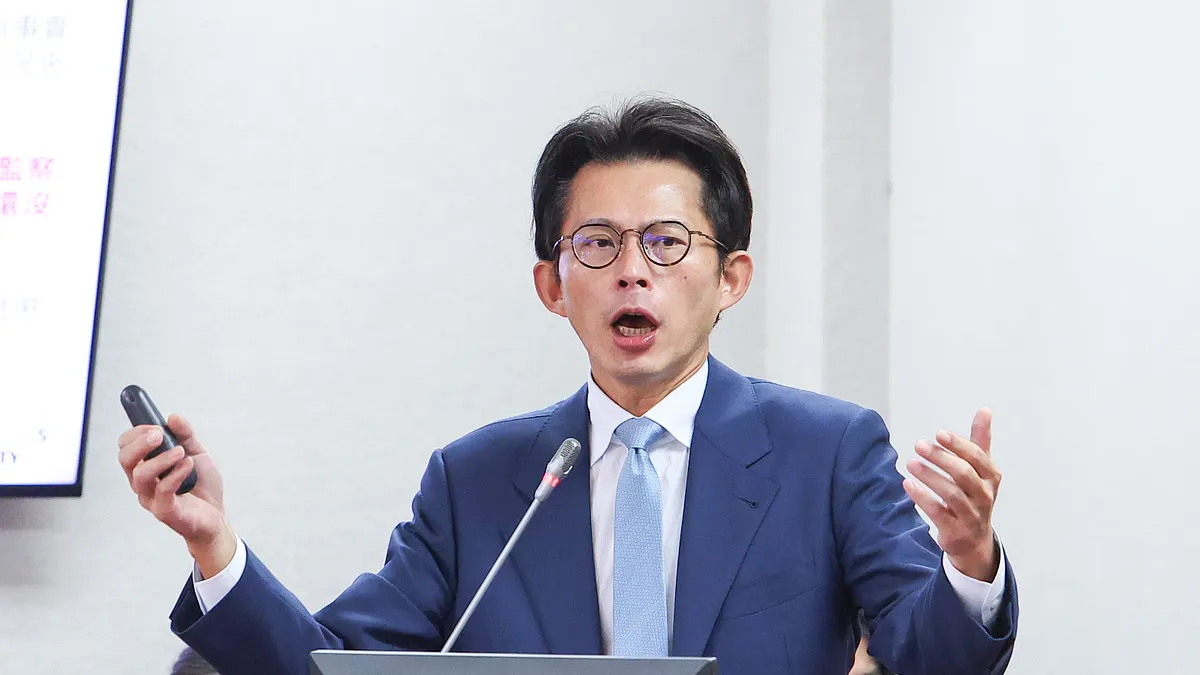 民眾黨主席黃國昌批民進黨「大步走向獨裁」。(資料照,顏麟宇攝) 民眾黨主席黃國昌批民進黨「大步走向獨裁」。(資料照,顏麟宇攝)