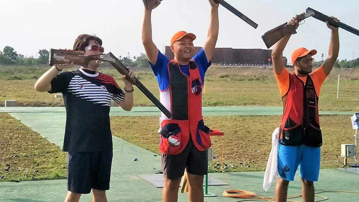 台灣射擊新生代好手楊昆弼今天亞運射擊男子組不定向飛靶決賽,以50次射擊機會中僅2次失手射下48分奪金,成績追平世界紀錄。(中華奧會提供)