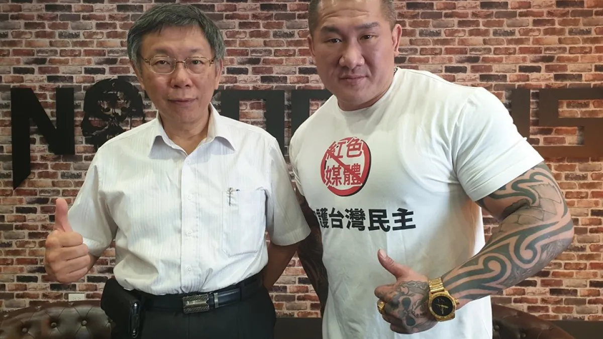 台北市長柯文哲16日接受館長訪問。(館長臉書)