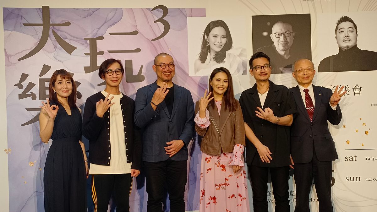 指揮簡文彬將率領長榮交響樂團與歌手合周蕙,以古典樂編制重新妝點小蟲金曲,演出大玩樂家3。(圖/徐炳文攝) 指揮簡文彬將率領長榮交響樂團與歌手合周蕙,以古典樂編制重新妝點小蟲金曲,演出大玩樂家3。(圖/徐炳文攝)