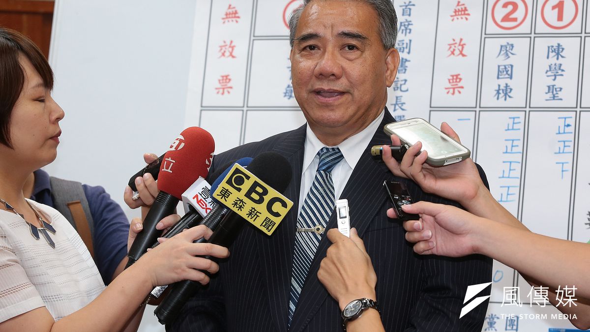 立法院國民黨黨團7日進行總召選舉,最後由親王派立委廖國棟當選,以20票對13票勝過陳學聖。(顏麟宇攝) 立法院國民黨黨團7日進行總召選舉,最後由親王派立委廖國棟當選,以20票對13票勝過陳學聖。(顏麟宇攝)