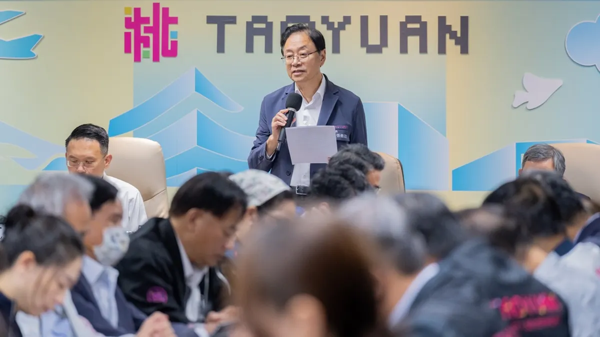 桃園市長張善政表示,南門市場受災攤商初步規劃每攤補助3萬元,要重建力拚農曆年前復業。(圖/桃園市政府提供) 桃園市長張善政表示,南門市場受災攤商初步規劃每攤補助3萬元,要重建力拚農曆年前復業。(圖/桃園市政府提供)