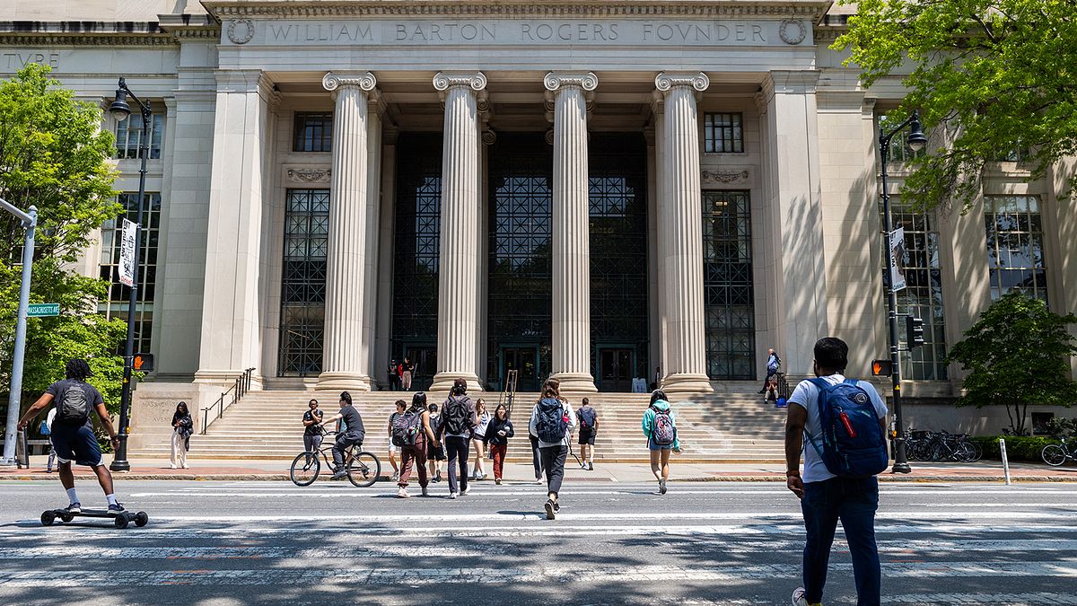 麻省理工學院的天才博士生,造假AI論文被開除!一度騙倒諾貝爾經濟學獎得主,更擊潰了MIT內部的學術信任