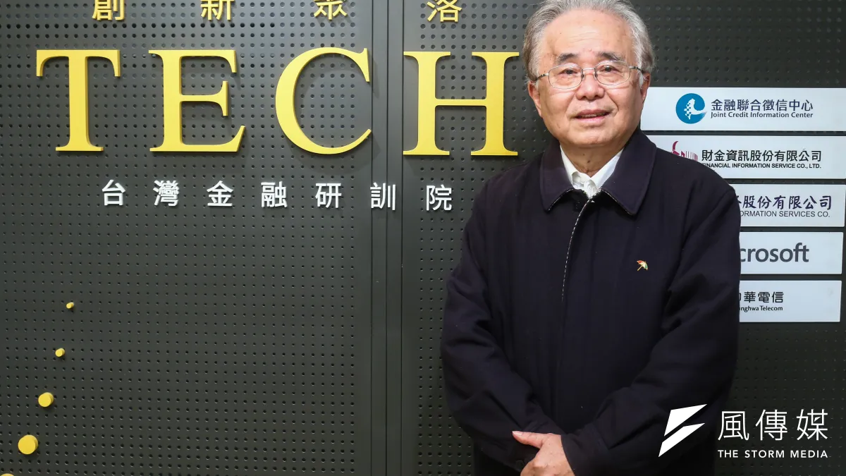 中央銀行祭出四次選擇性信用管制措施,房價依然持續高漲。前央行副總裁、現任東吳大學講座教授許嘉棟直言,「在資金氾濫的情況下,再怎麼打房,效果總是有限。」(蔡親傑攝)