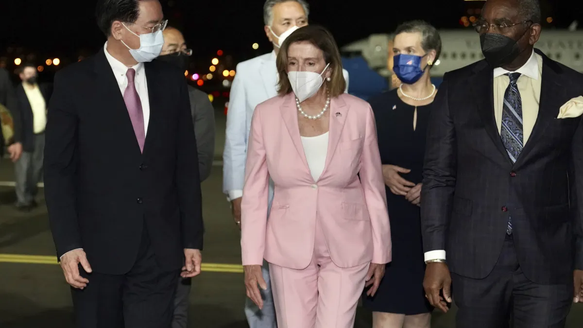 2022年8月2日,美國聯邦眾議院議長裴洛西率議員團訪問台灣(AP)