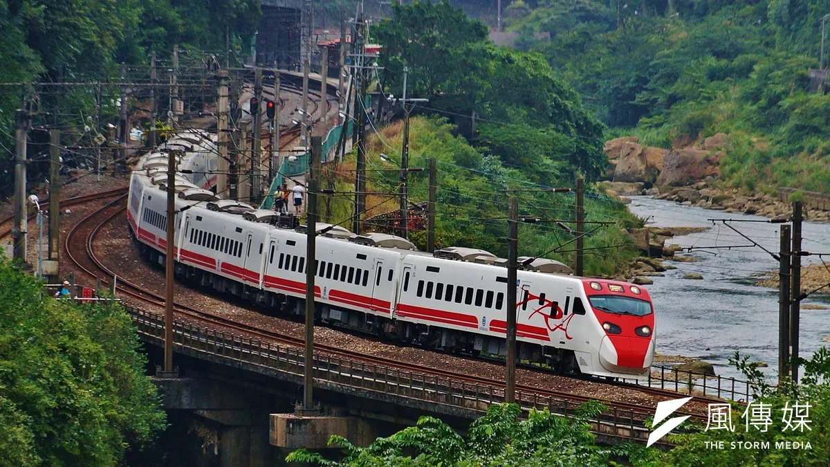 立委劉櫂豪就提到,自己凌晨5點就搭火車從台東出發,預定8點42分抵達台北、應能趕上主持會議,但仍擔心台鐵誤點。(資料照,盧逸峰攝) 立委劉櫂豪就提到,自己凌晨5點就搭火車從台東出發,預定8點42分抵達台北、應能趕上主持會議,但仍擔心台鐵誤點。(資料照,盧逸峰攝)